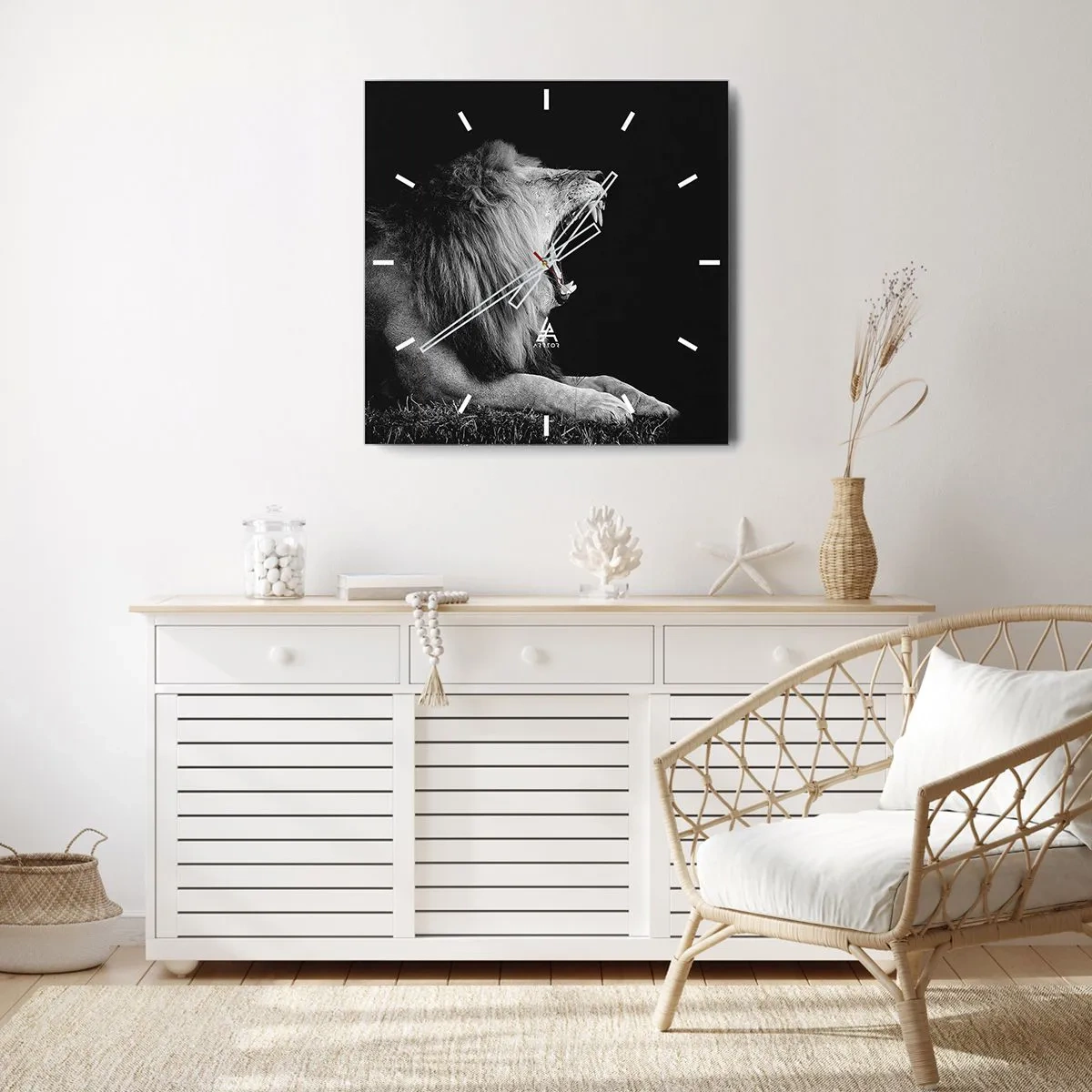Reloj de pared - Reloj de vidrio - Un león rugiente sobre un fondo negro en tonos blanco y negro. - 30x30cm - Sin duda alguna - Decoración de pared moderna para salón y dormitorio ARTTOR