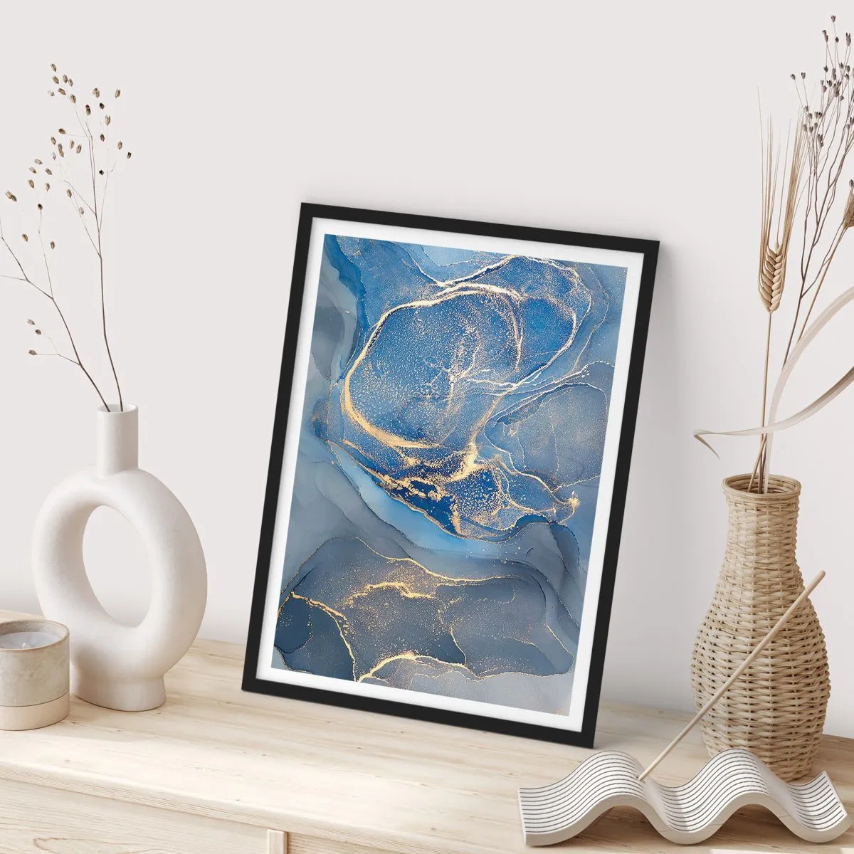 Póster en marco negro - Manchas abstractas en tonos azules y dorados - 50x70cm - Polvo de oro - Decoración de pared moderna para salón y dormitorio ARTTOR