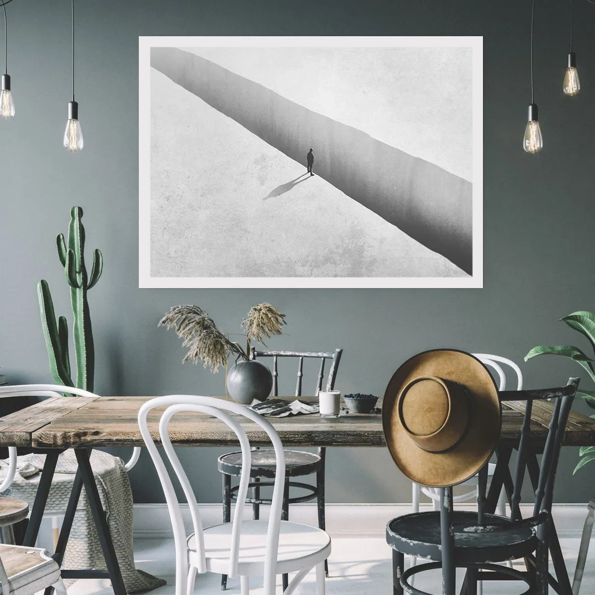 Póster - Una figura solitaria se encuentra sobre un profundo abismo en un entorno monocromático. - 100x70cm - Sin un destino claro - Decoración de pared moderna para salón y dormitorio ARTTOR