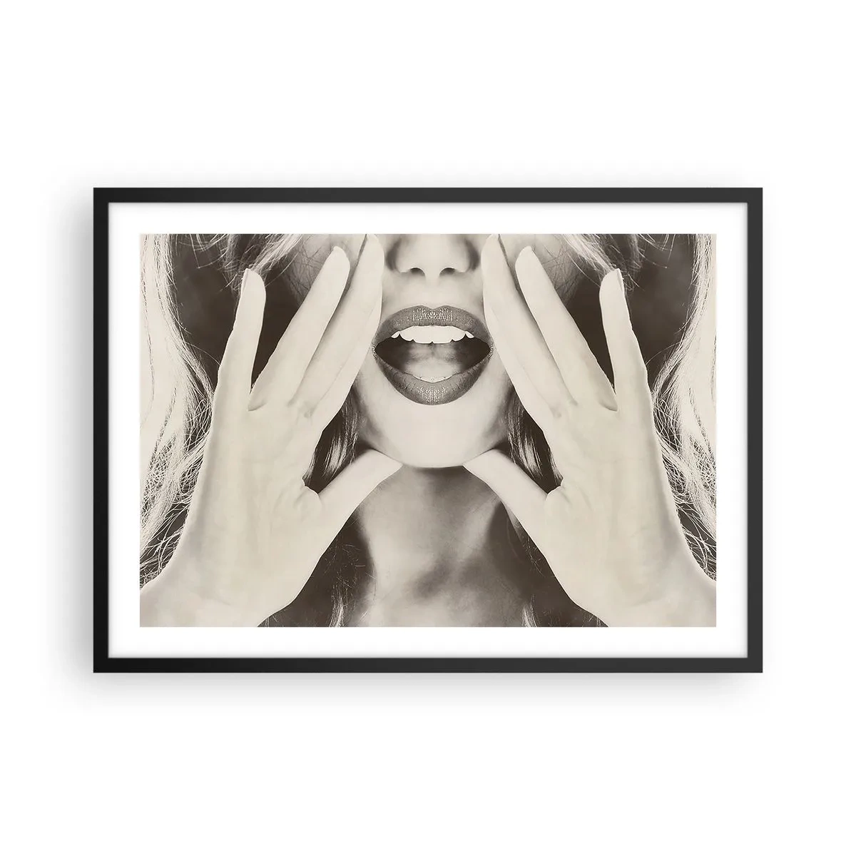 Póster en marco negro - Retrato en blanco y negro de una mujer con labios y manos expresivos. - 70x50cm - ¡Ya estoy en camino! - Decoración de pared moderna para salón y dormitorio ARTTOR