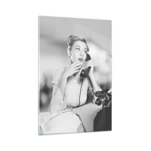 Cuadro sobre vidrio - Impresiones sobre Vidrio - Una mujer hablando por teléfono frente a una máquina de escribir. - 80x120cm - ¿Diga?, estamos en los años 50. - Decoración de pared moderna para salón y dormitorio ARTTOR