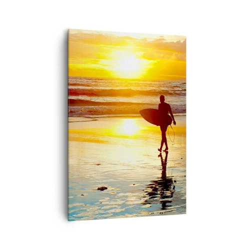 Cuadro sobre lienzo - Impresión de Imagen - Un surfista caminando por la playa al atardecer con una tabla en la mano. - 70x100cm - El regreso del guerrero - Decoración de pared moderna para salón y dormitorio ARTTOR