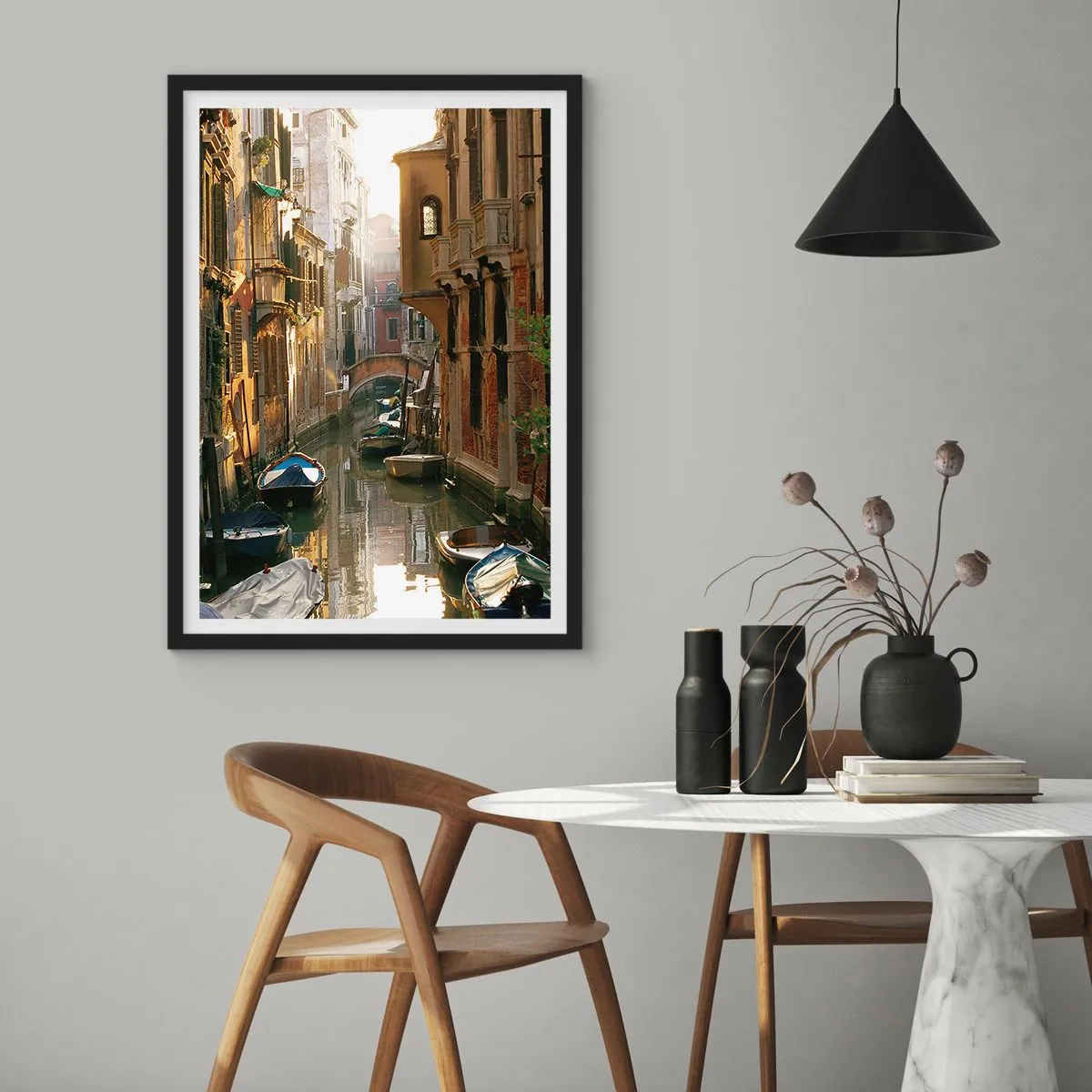 Póster en marco negro - En un callejón veneciano - 40x50 cm