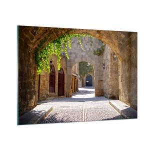 Cuadro sobre vidrio - Impresiones sobre Vidrio - Una calle de piedra con arcos y enredaderas a la luz del sol. - 100x70cm - La procesión está a punto de aparecer. - Decoración de pared moderna para salón y dormitorio ARTTOR