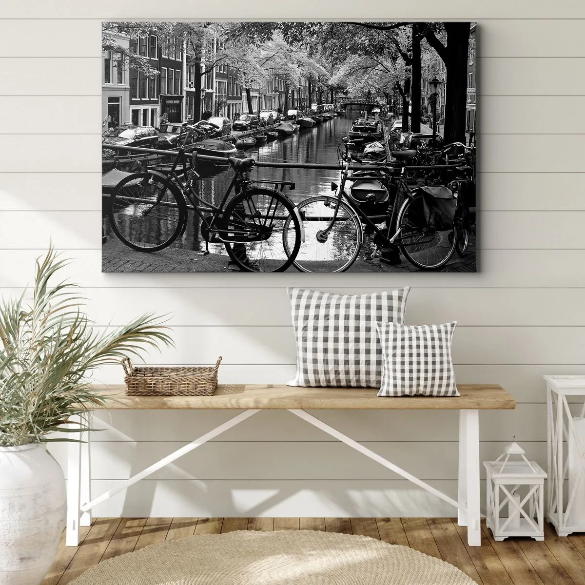 Cuadro sobre lienzo - Impresión de Imagen - Canal con bicicletas en fotografía en blanco y negro - 70x50cm - Una visión muy holandesa - Decoración de pared moderna para salón y dormitorio ARTTOR
