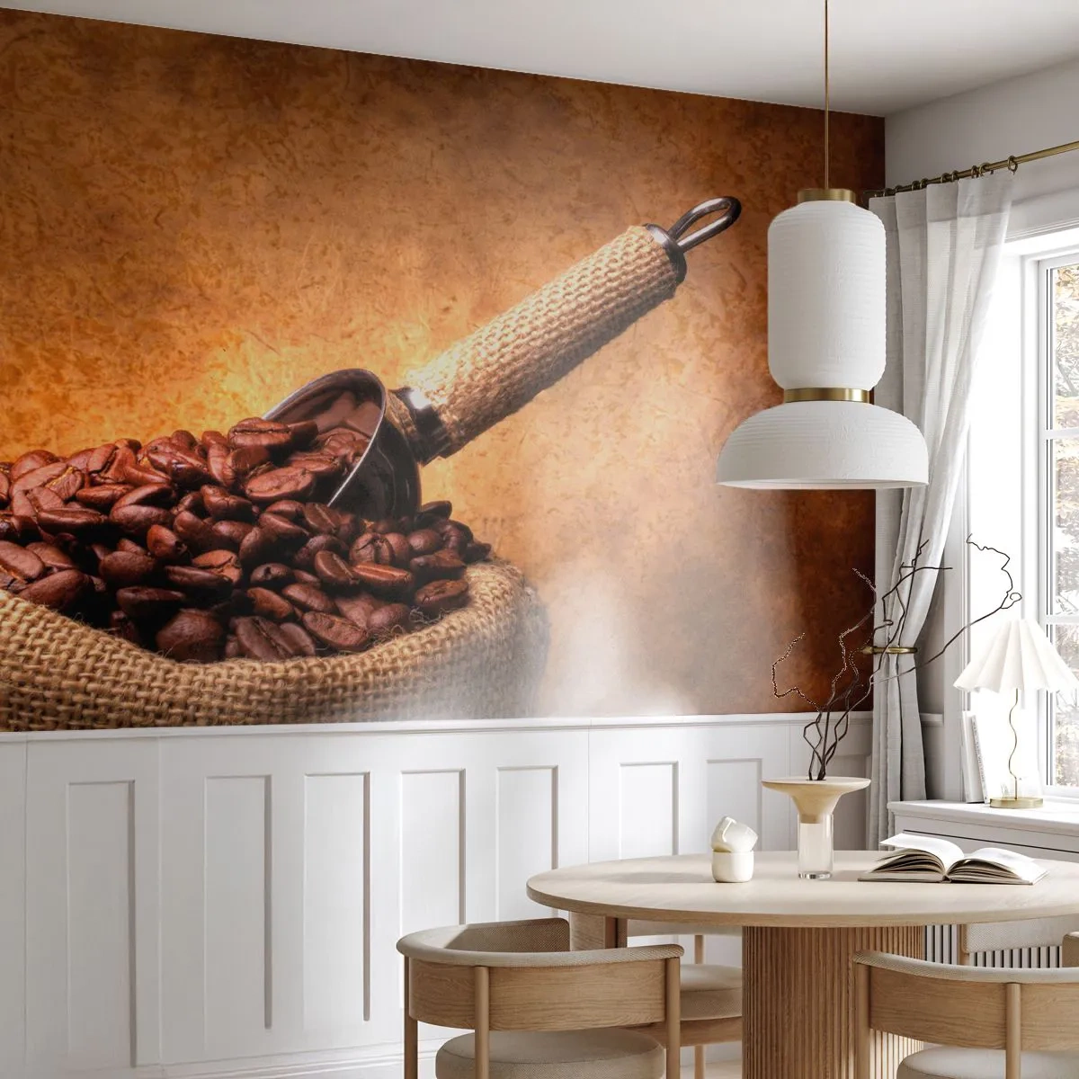 Fotomural Premium Sand - Una bolsa de granos de café y una cuchara de metal. - 100x70cm - En la fuente del sabor - Decoración de pared moderna para salón y dormitorio ARTTOR
