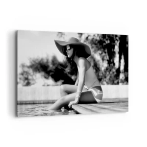 Cuadro sobre lienzo - Impresión de Imagen - Mujer con sombrero junto a la piscina en blanco y negro - 120x80cm - Un sueño de verano - Decoración de pared moderna para salón y dormitorio ARTTOR