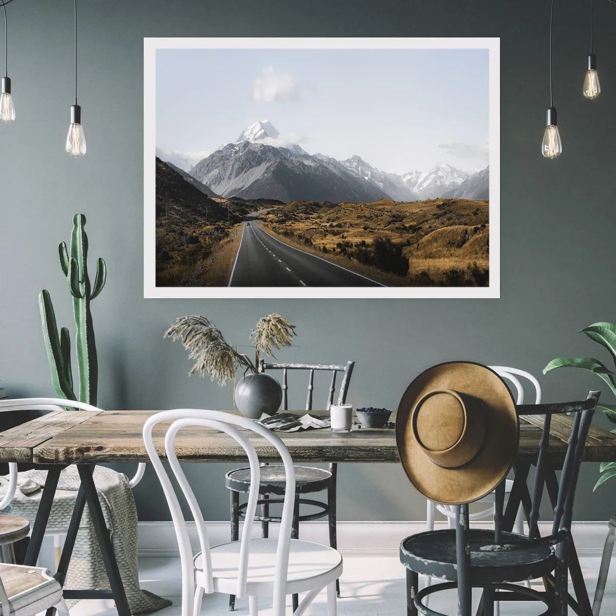 Póster - Un camino en las montañas rodeado de un paisaje pintoresco. - 100x70cm - El camino al corazón de las montañas - Decoración de pared moderna para salón y dormitorio ARTTOR