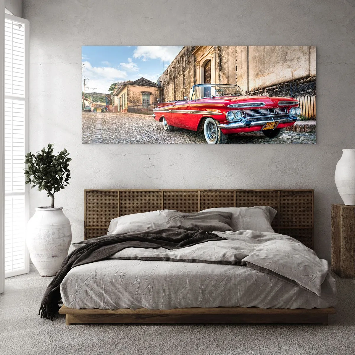 Cuadro sobre vidrio - Impresiones sobre Vidrio - Coche clásico rojo en una calle adoquinada - 160x50cm - Emociones cubanas - Decoración de pared moderna para salón y dormitorio ARTTOR