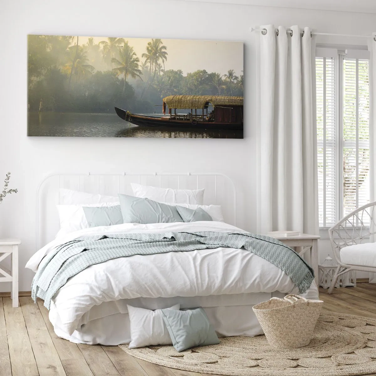 Cuadro sobre lienzo - Impresión de Imagen - Un barco tradicional en un río tranquilo entre palmeras. - 160x50cm - Casa en el río - Decoración de pared moderna para salón y dormitorio ARTTOR