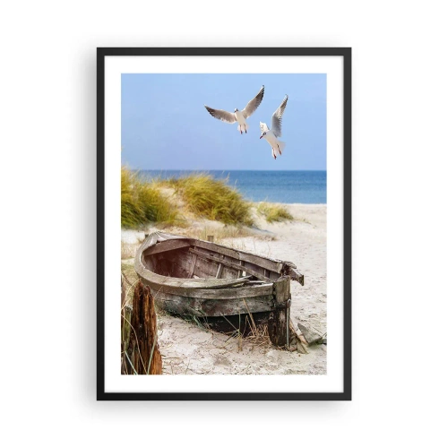 Póster en marco negro - Un viejo barco en la playa con gaviotas al fondo. - 50x70cm - Bañada por el viento - Decoración de pared moderna para salón y dormitorio ARTTOR