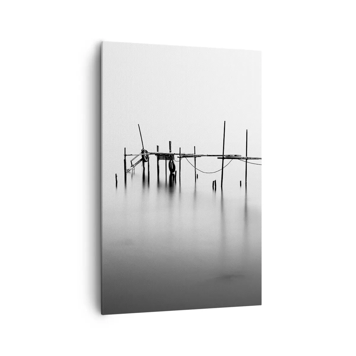 Cuadro sobre lienzo - Impresión de Imagen - Un embarcadero en blanco y negro inmerso en un paisaje brumoso. - 80x120cm - ¿Y si no hay mundo? - Decoración de pared moderna para salón y dormitorio ARTTOR