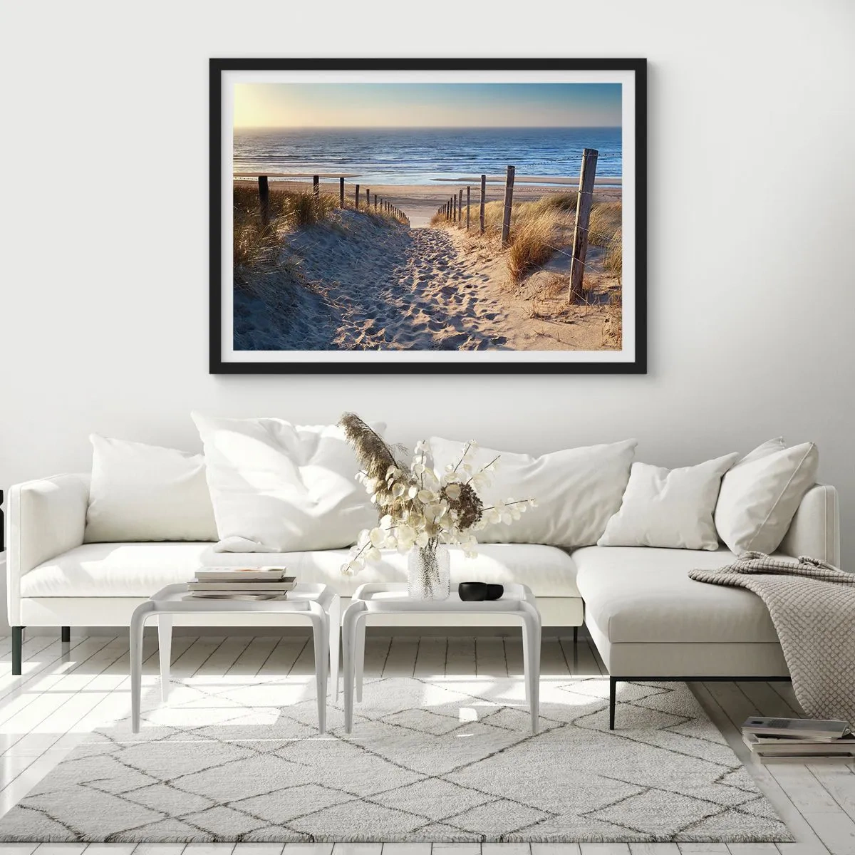 Póster en marco negro - El sonido del mar, el canto de los pájaros, una playa virgen entre las dunas... - 50x40 cm