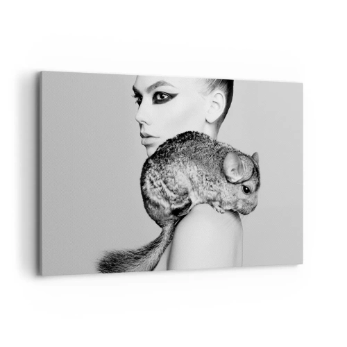 Cuadro sobre lienzo - Impresión de Imagen - Mujer estilizada con una chinchilla en una elegante composición en blanco y negro. - 100x70cm - Dama con chinchilla - Decoración de pared moderna para salón y dormitorio ARTTOR