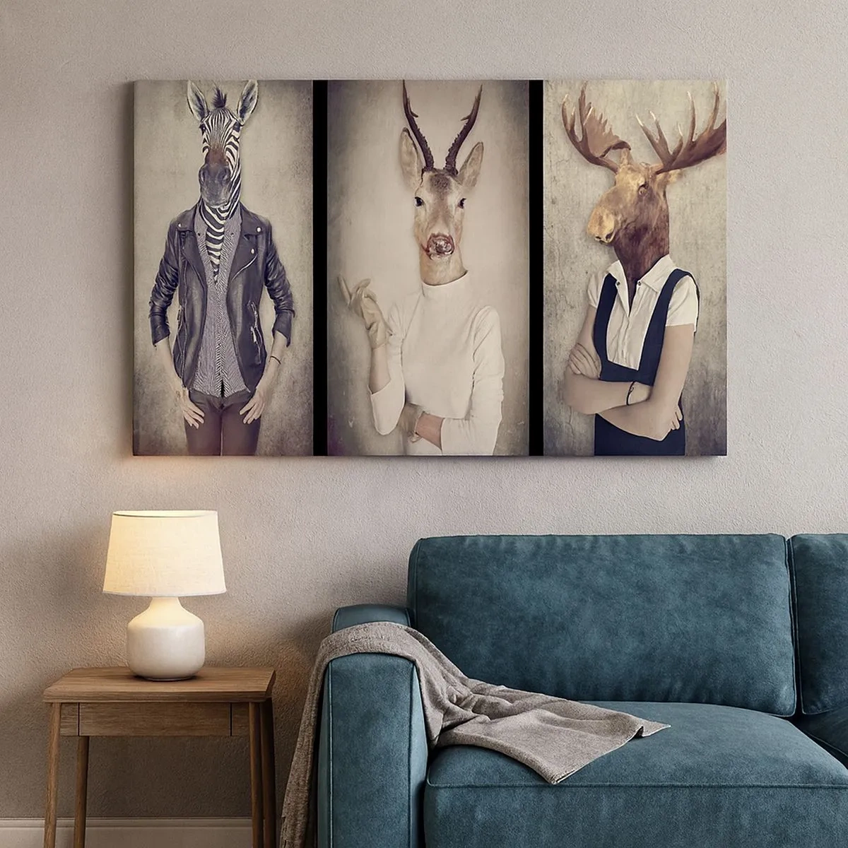 Cuadro sobre lienzo - Impresión de Imagen - Un tríptico con figuras de animales con ropa humana sobre un fondo artístico. - 70x50cm - Que los gestos hablen - Decoración de pared moderna para salón y dormitorio ARTTOR