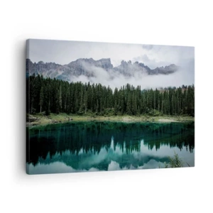 Cuadro sobre lienzo - Impresión de Imagen - Un paisaje de montaña con un bosque y un lago que refleja el cielo. - 70x50cm - Calla, calla, no despertemos al agua dormida.... - Decoración de pared moderna para salón y dormitorio ARTTOR