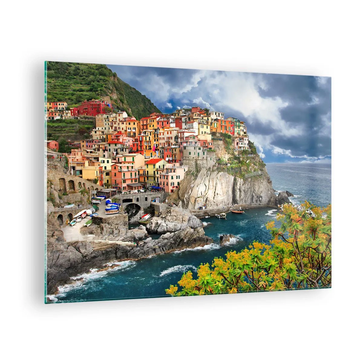 Cuadro sobre vidrio - Impresiones sobre Vidrio - Un pueblo colorido en un acantilado junto al mar. - 70x50cm - En el acantilado - Decoración de pared moderna para salón y dormitorio ARTTOR
