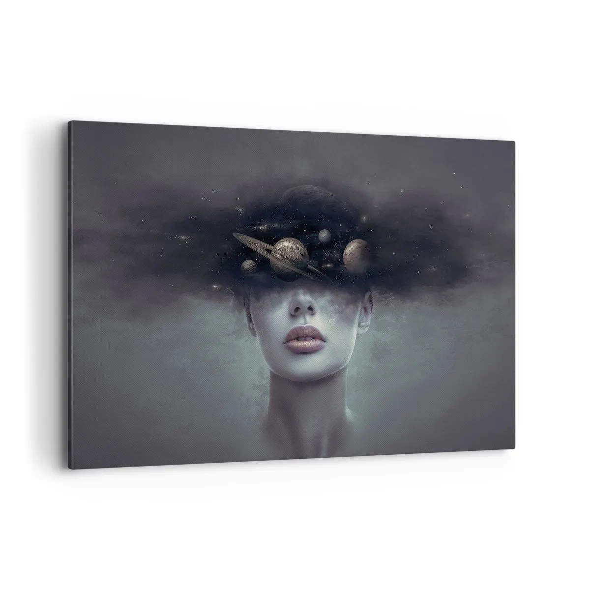 Cuadro sobre lienzo - Impresión de Imagen - Un rostro de mujer con un motivo de planeta y espacio en el fondo. - 120x80cm - Y los planetas sienten... - Decoración de pared moderna para salón y dormitorio ARTTOR