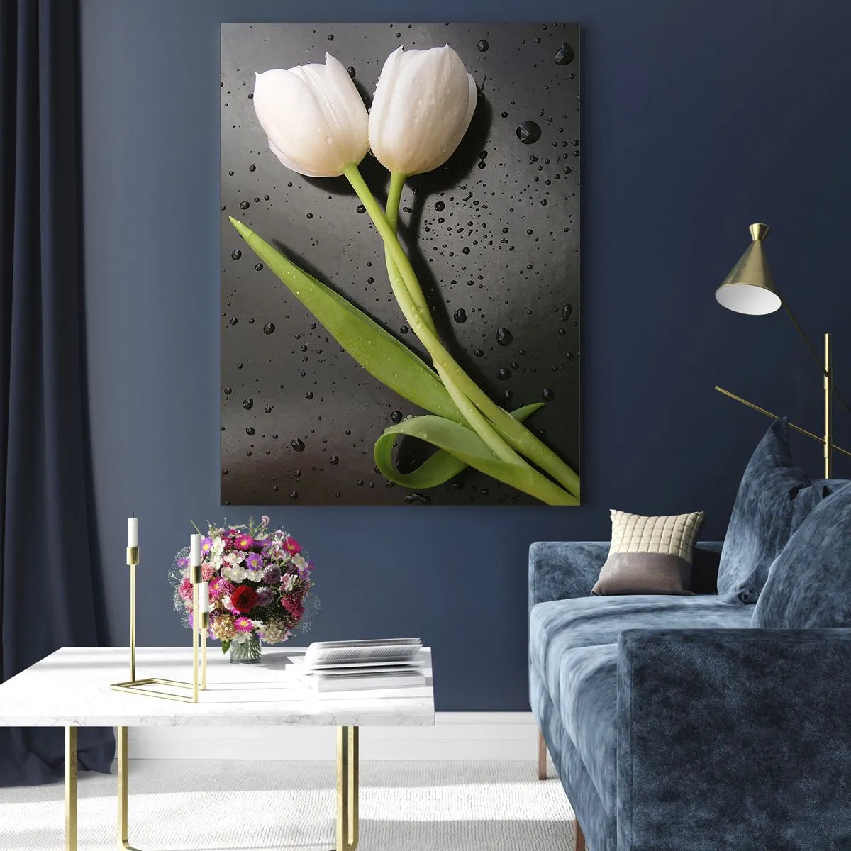 Cuadro sobre vidrio - Impresiones sobre Vidrio - Tulipanes blancos sobre un fondo con gotas de agua. - 50x70cm - Primavera - Decoración de pared moderna para salón y dormitorio ARTTOR