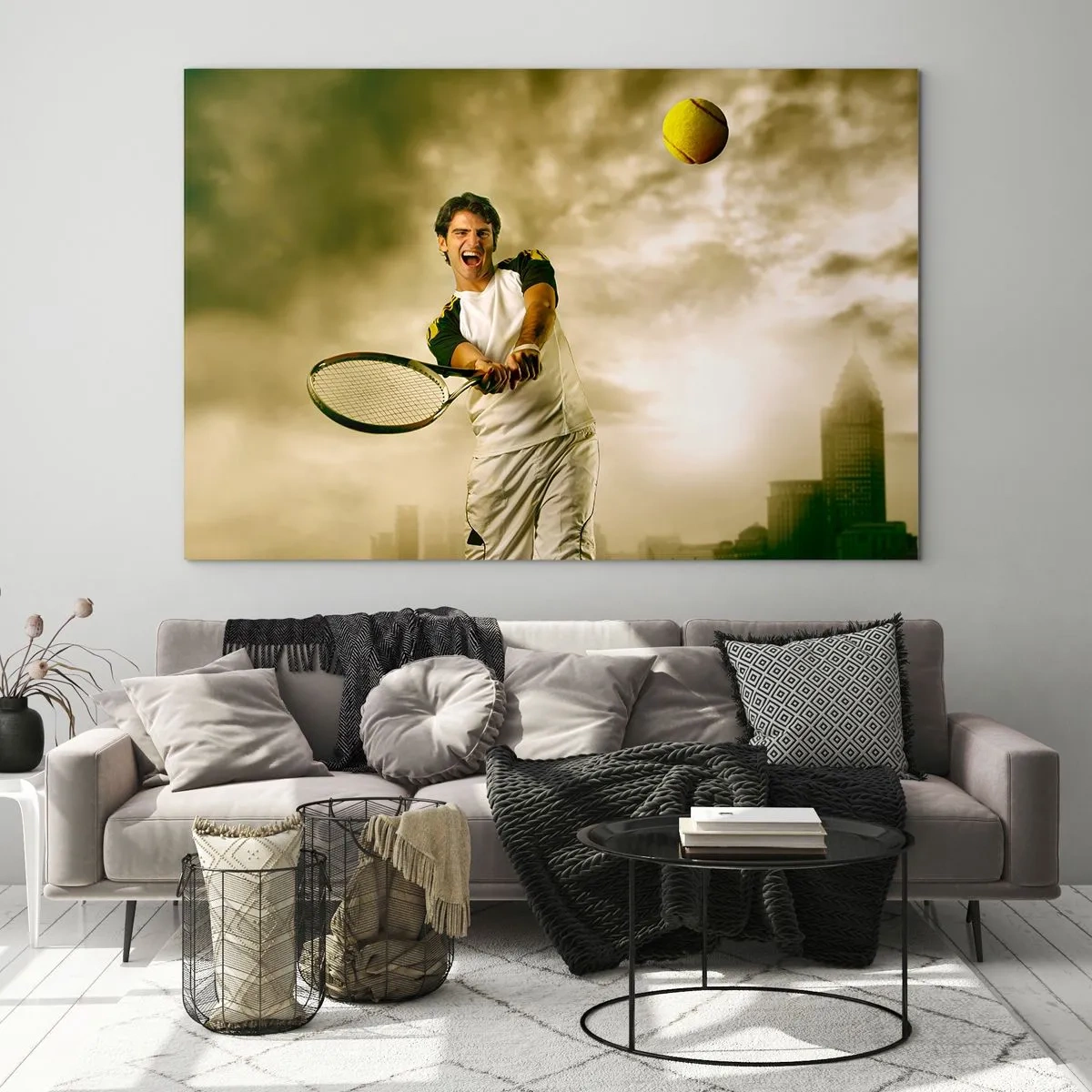 Cuadro sobre vidrio - Impresiones sobre Vidrio - Un jugador de tenis golpea la pelota con una ciudad como telón de fondo. - 70x50cm - Energía y alegría - Decoración de pared moderna para salón y dormitorio ARTTOR