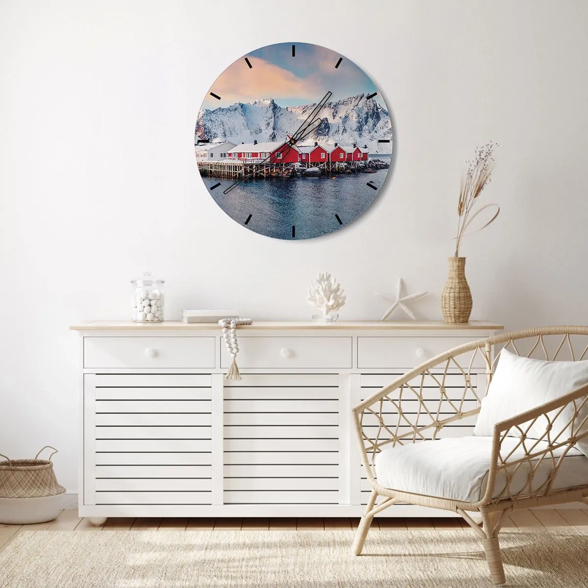 Reloj de pared - Reloj de vidrio - Casas rojas con el fondo de montañas nevadas y el mar. - 30x30cm - Un retiro en el norte - Decoración de pared moderna para salón, cocina y dormitorio ARTTOR