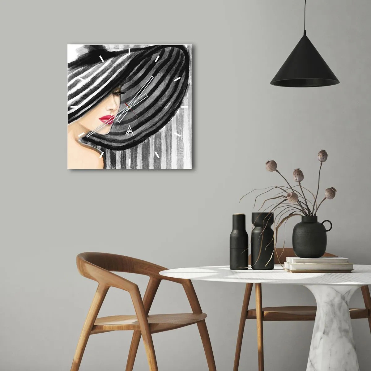 Reloj de pared - Reloj de vidrio - Mujer con un sombrero blanco y negro con acento rojo. - 30x30cm - ¿Dónde puedo encontrarte? - Decoración de pared moderna para salón y dormitorio ARTTOR