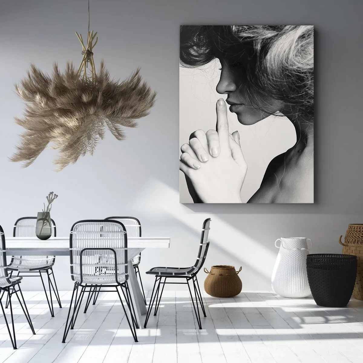 Cuadro sobre lienzo - Impresión de Imagen - Perfil en blanco y negro de una mujer haciendo un gesto de silencio. - 50x70cm - Escucharme a mí misma - Decoración de pared moderna para salón y dormitorio ARTTOR