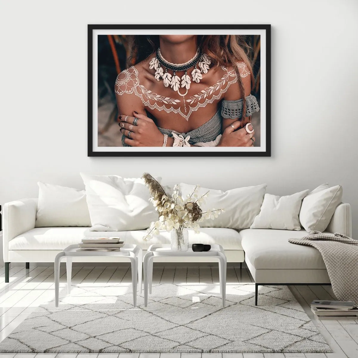 Póster en marco negro - Estilo boho con joyas de conchas y patrón de encaje. - 100x70cm - Talismanes, rituales de feminidad - Decoración de pared moderna para salón y dormitorio ARTTOR