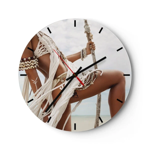 Reloj de pared - Reloj de vidrio - Una figura estilizada con joyería étnica sobre un fondo de playa. - 30x30cm - Sacerdotisa del sol - Decoración de pared moderna para salón, cocina y dormitorio ARTTOR