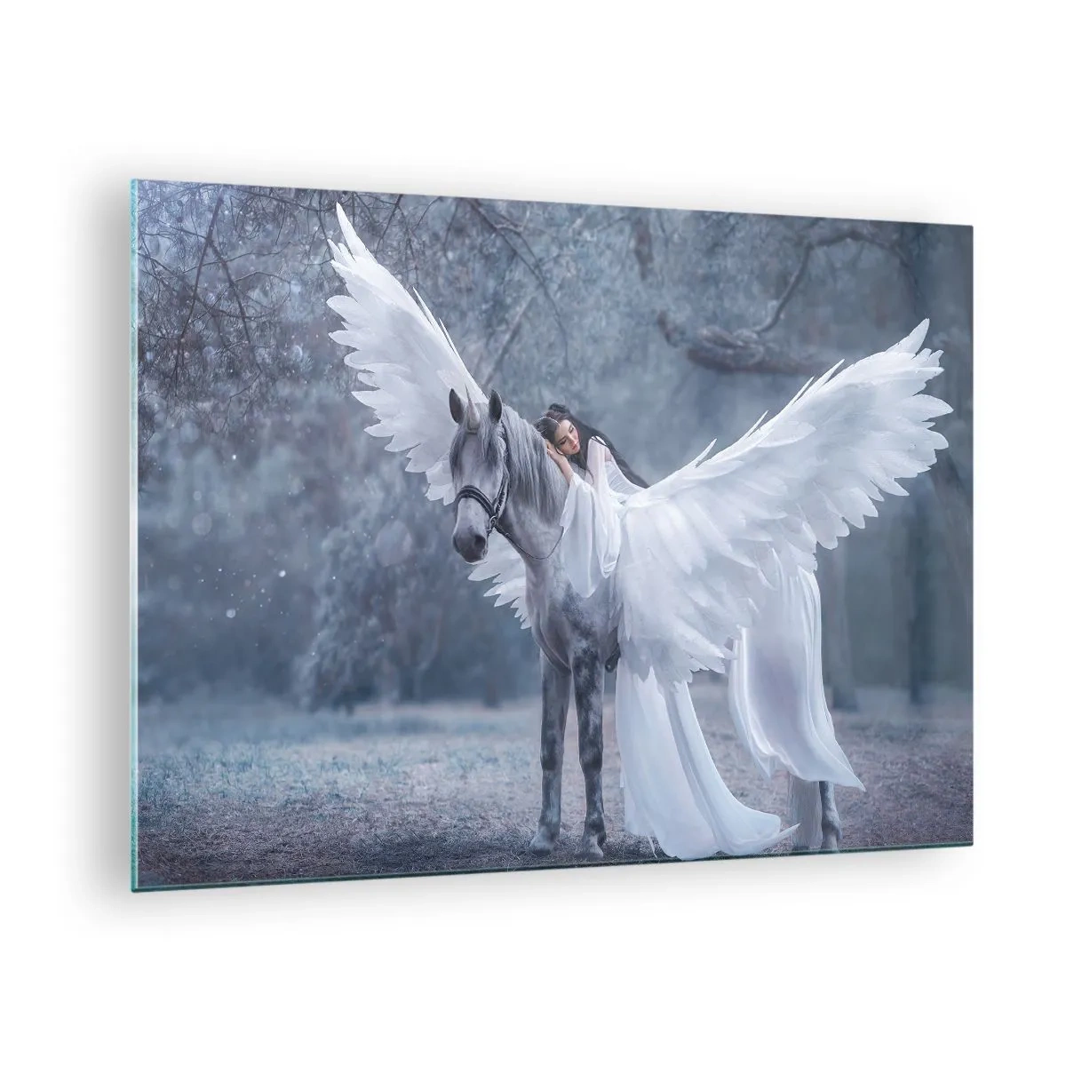 Cuadro sobre vidrio - Impresiones sobre Vidrio - Pegaso con alas blancas y una mujer con vestido en un bosque místico. - 70x50cm - Un momento de inspiración - Decoración de pared moderna para salón y dormitorio ARTTOR