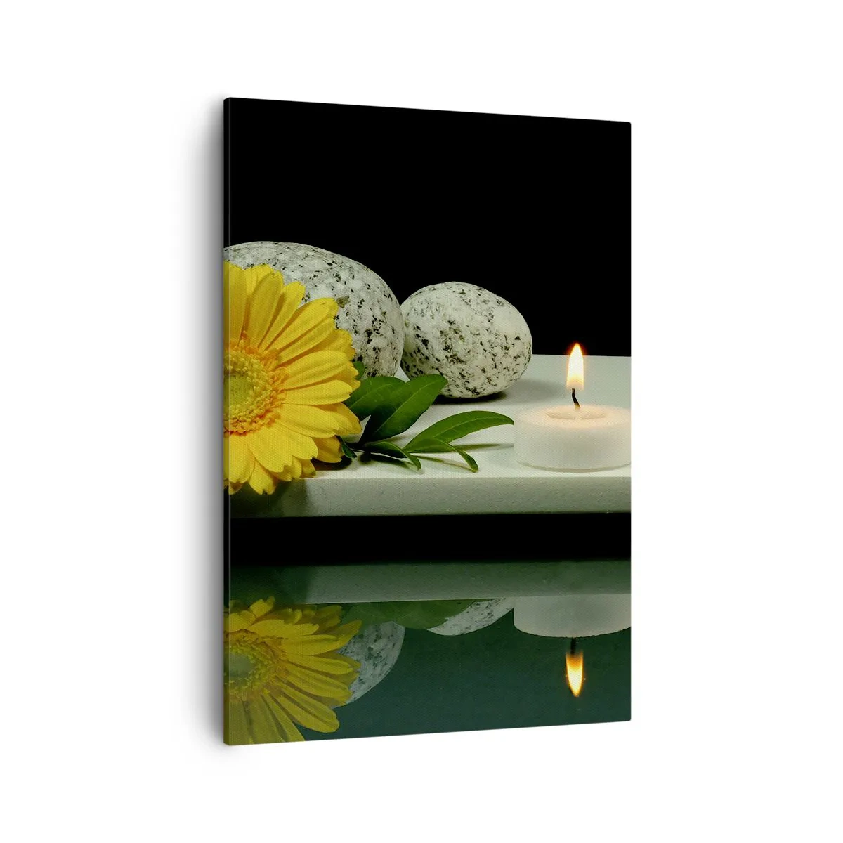 Cuadro sobre lienzo - Impresión de Imagen - Flor amarilla, velas y piedras sobre el fondo del agua. - 50x70cm - Calmar los sentidos - Decoración de pared moderna para salón y dormitorio ARTTOR