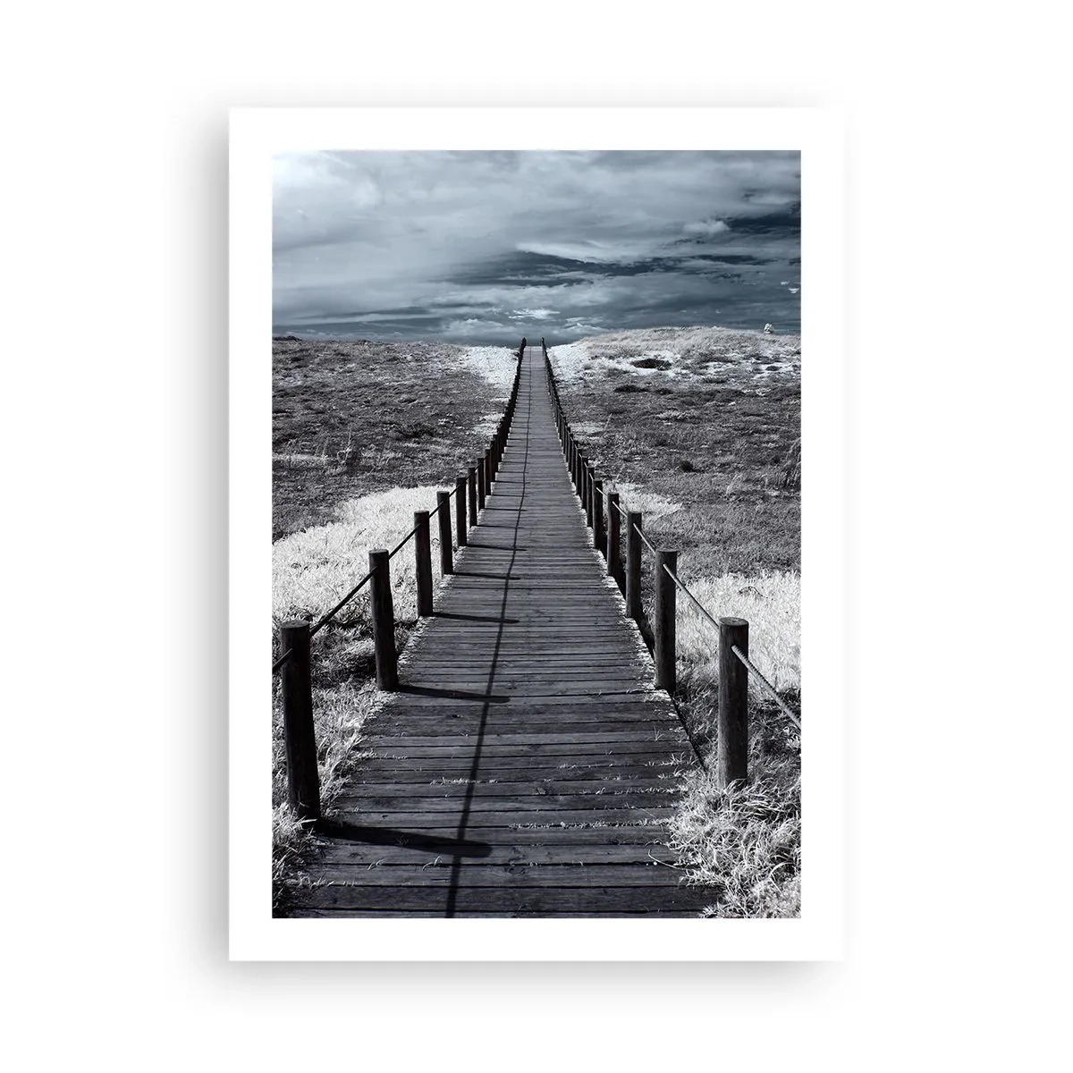 Póster - Un camino de madera hacia lo desconocido - 50x70cm - En plena costa - Decoración de pared moderna para salón y dormitorio ARTTOR