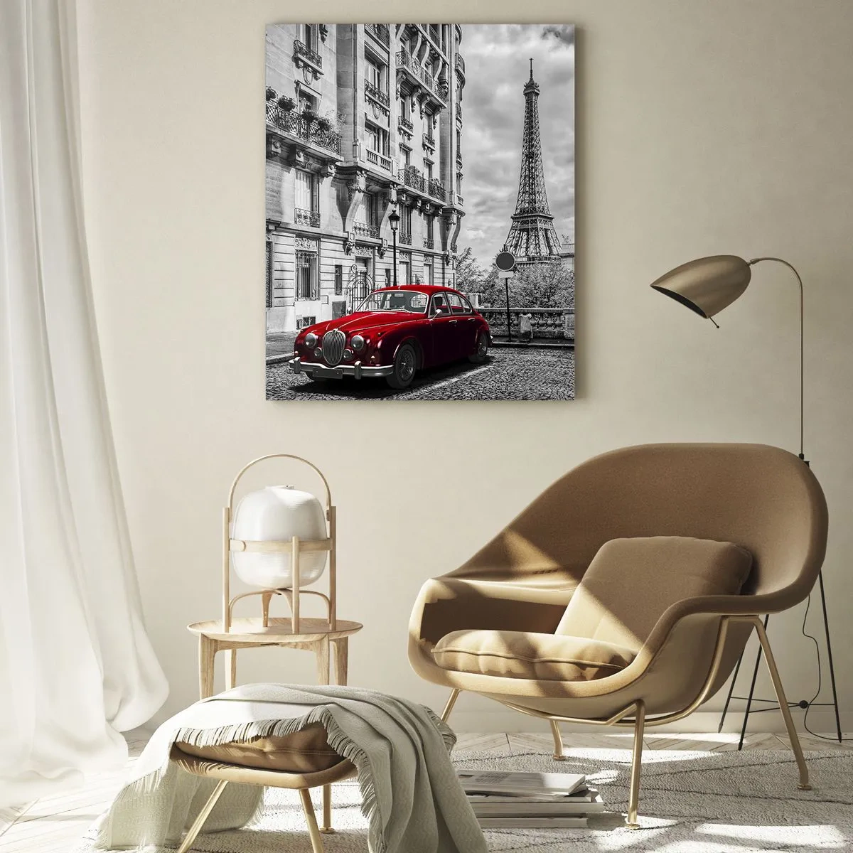 Cuadro sobre vidrio - Impresiones sobre Vidrio - Coche rojo frente a la Torre Eiffel en París en blanco y negro - 50x70cm - Un depredador en la ciudad - Decoración de pared moderna para salón y dormitorio ARTTOR