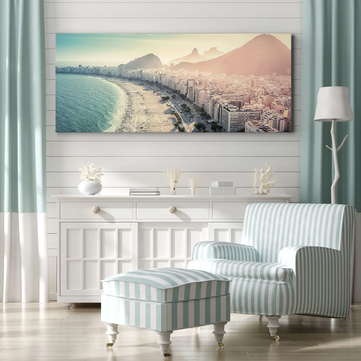 Cuadro sobre lienzo - Impresión de Imagen - Panorama de la playa de Copacabana con montañas al fondo en Río de Janeiro - 120x50cm - Vacaciones perpetuas en Río - Decoración de pared moderna para salón y dormitorio ARTTOR
