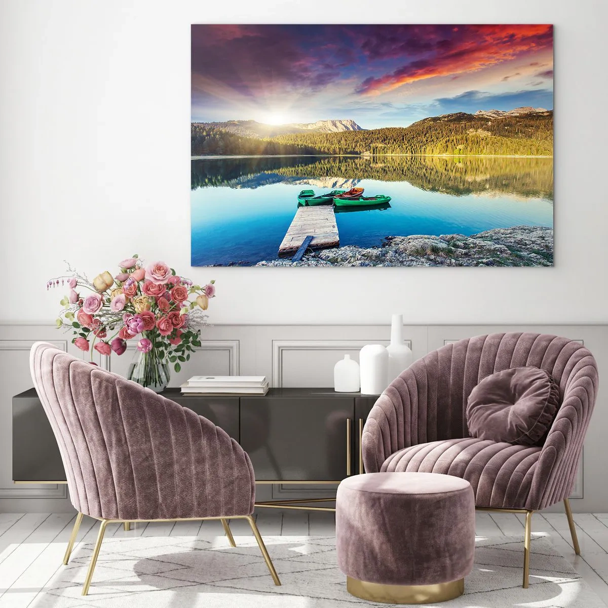 Cuadro sobre vidrio - Impresiones sobre Vidrio - Un pintoresco lago con un muelle de madera y barcos al atardecer. - 120x80cm - Sobre el agua tan suave como un espejo - Decoración de pared moderna para salón y dormitorio ARTTOR