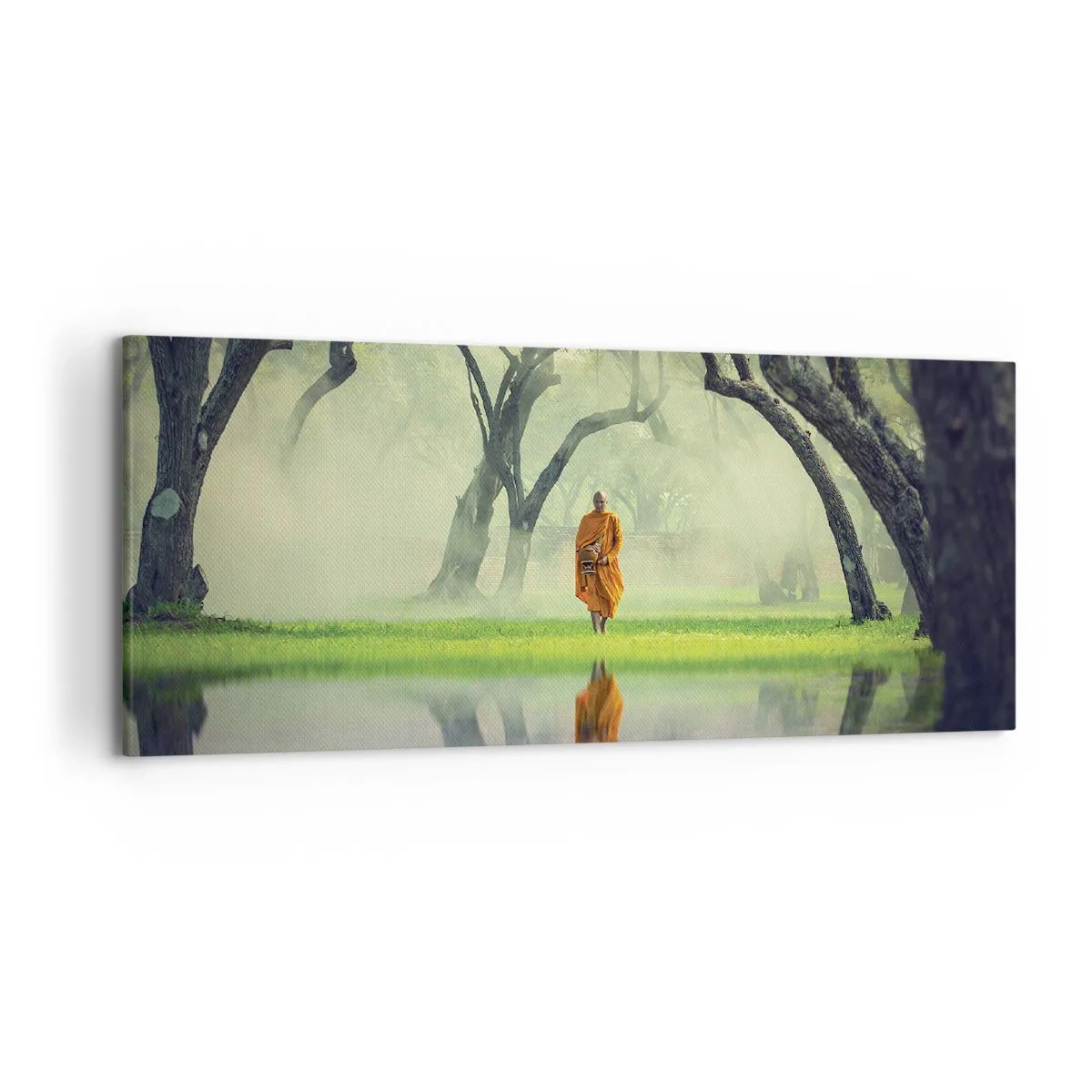 Cuadro sobre lienzo - Impresión de Imagen - Un monje con una túnica naranja en un bosque con un fondo brumoso y reflejo en el agua. - 120x50cm - En el camino de la iluminación - Decoración de pared moderna para salón y dormitorio ARTTOR