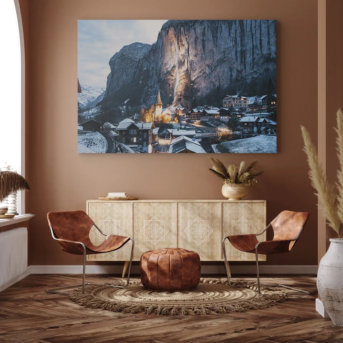 Cuadro sobre lienzo - Impresión de Imagen - Un pintoresco pueblo invernal rodeado de montañas. - 70x50cm - El espíritu luminoso del invierno - Decoración de pared moderna para salón y dormitorio ARTTOR