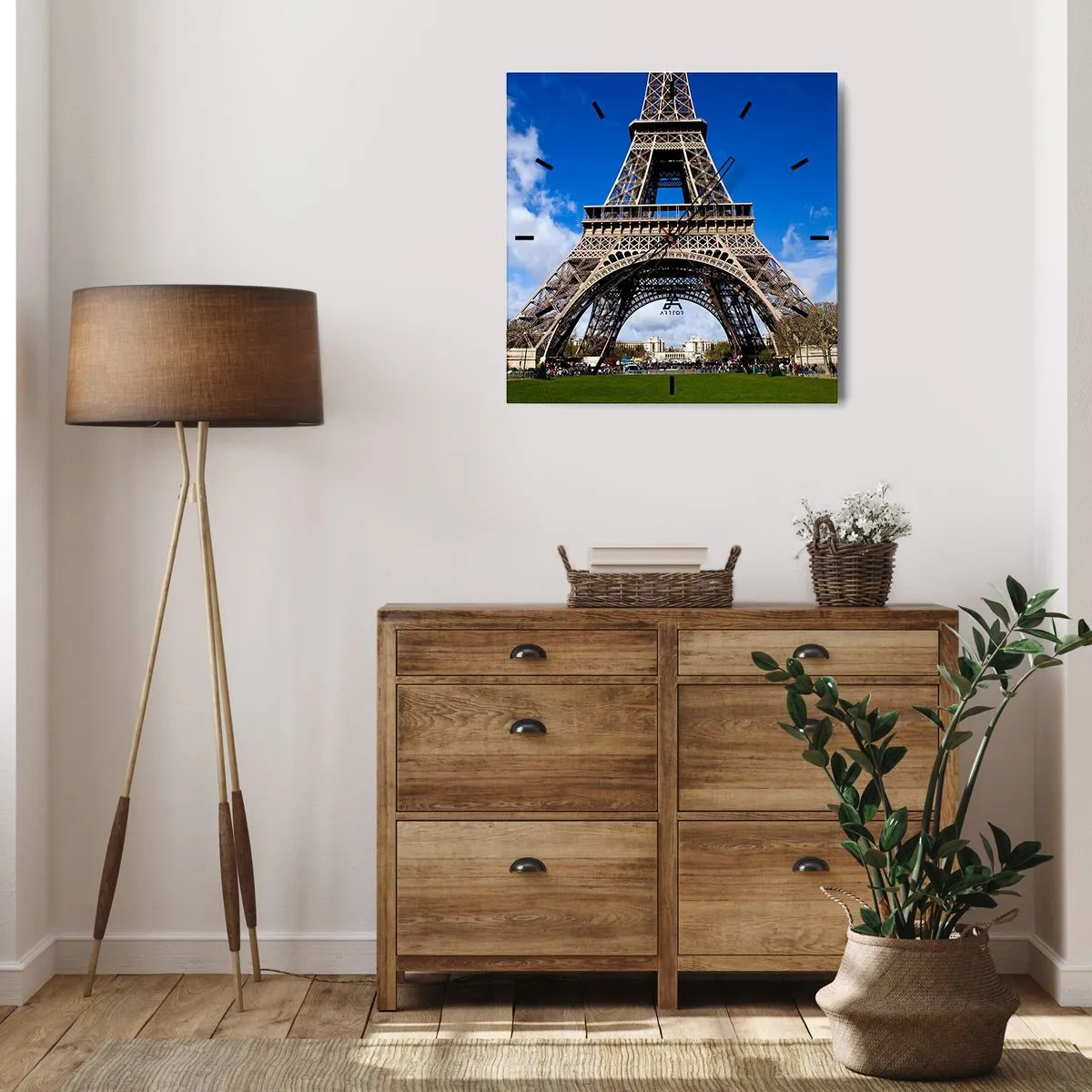 Reloj de pared - Reloj de vidrio - La Torre Eiffel con el cielo azul y un parque verde como fondo. - 30x30cm - Todo París a sus pies - Decoración de pared moderna para salón y dormitorio ARTTOR