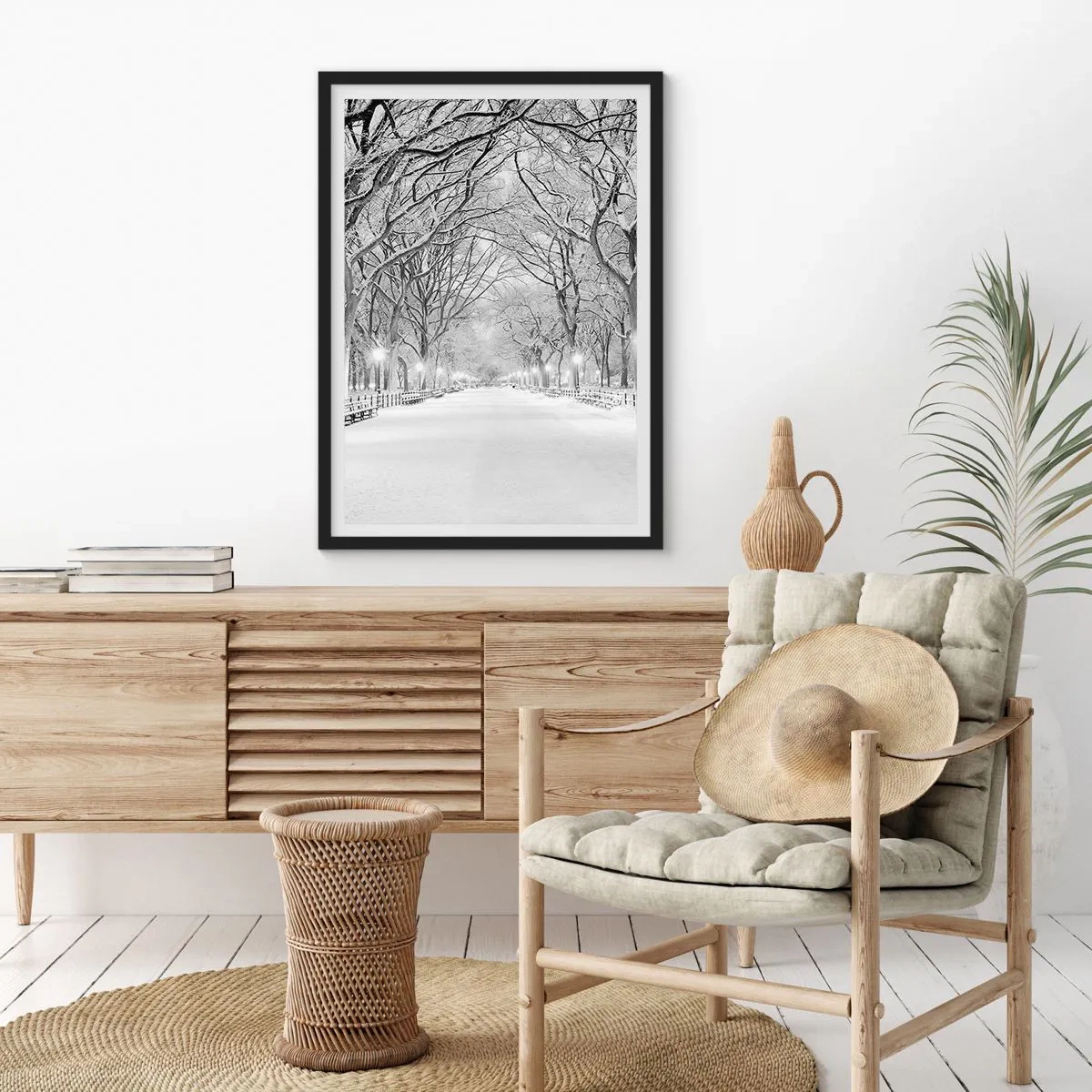 Póster en marco negro - Una avenida invernal de árboles cubiertos de nieve en el parque. - 50x70cm - Cuatro estaciones - invierno - Decoración de pared moderna para salón y dormitorio ARTTOR