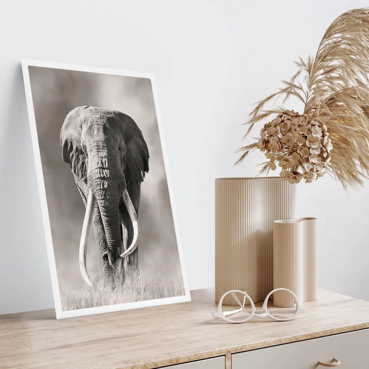 Póster - Retrato monocromático de un majestuoso elefante - 50x70cm - Patriarca africano - Decoración de pared moderna para salón y dormitorio ARTTOR