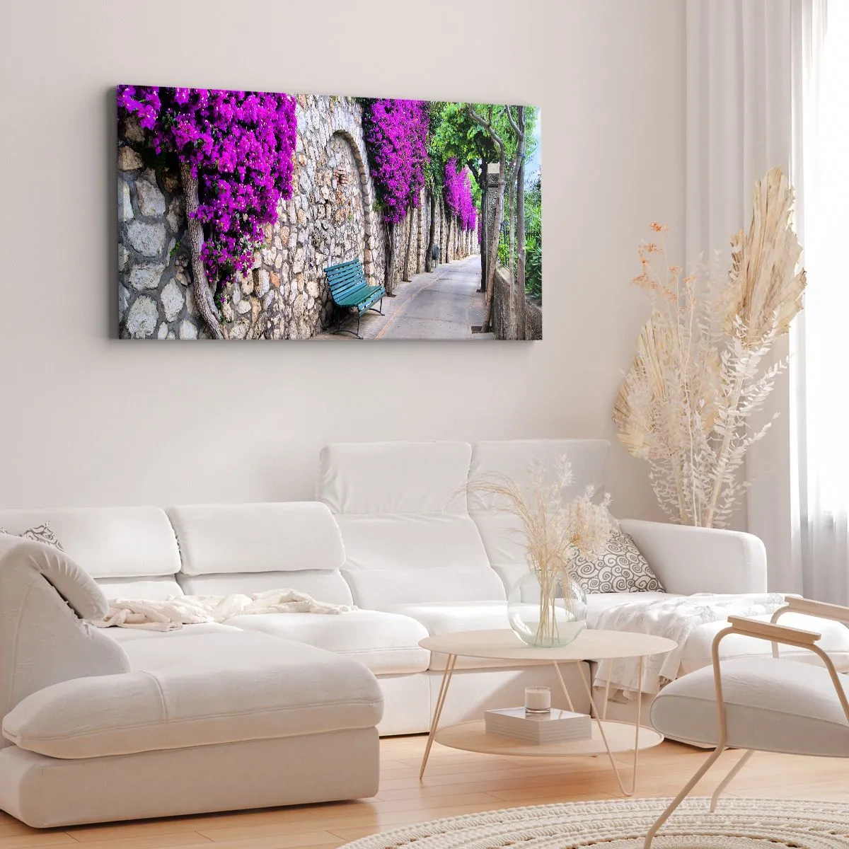 Cuadro sobre lienzo - Impresión de Imagen - Un camino de piedra con un banco y flores moradas en flor. - 140x50cm - Punto de reunión - Decoración de pared moderna para salón y dormitorio ARTTOR