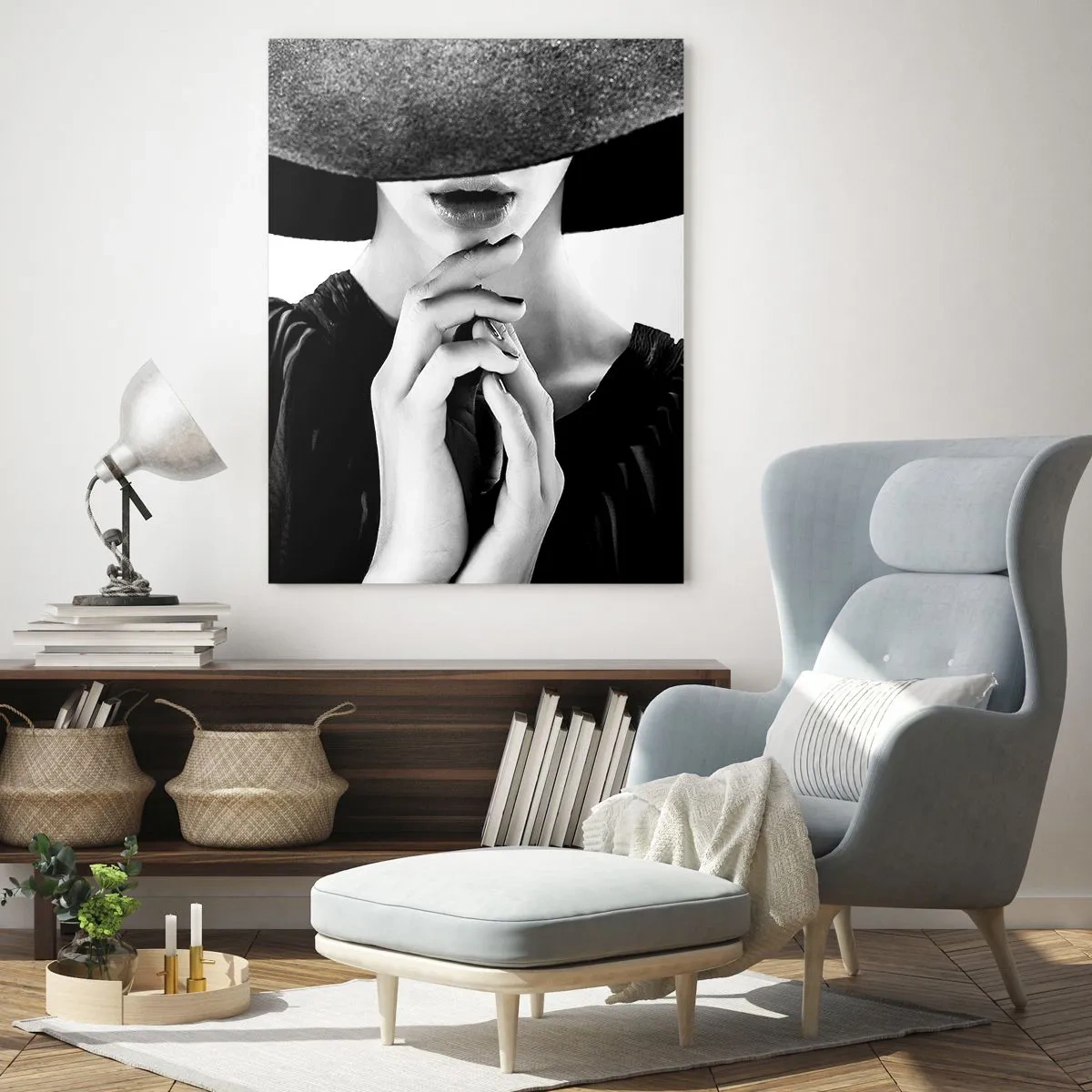 Cuadro sobre vidrio - Impresiones sobre Vidrio - Mujer elegante con un gran sombrero en tonos blanco y negro. - 70x100cm - Belleza oculta - Decoración de pared moderna para salón y dormitorio ARTTOR