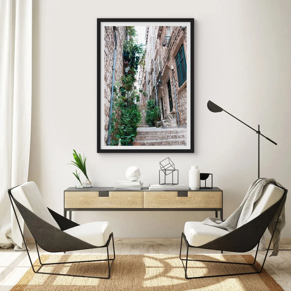 Póster en marco negro - Una calle de piedra con exuberante vegetación y escaleras. - 50x70cm - Encanto de ciudad antigua - Decoración de pared moderna para salón y dormitorio ARTTOR
