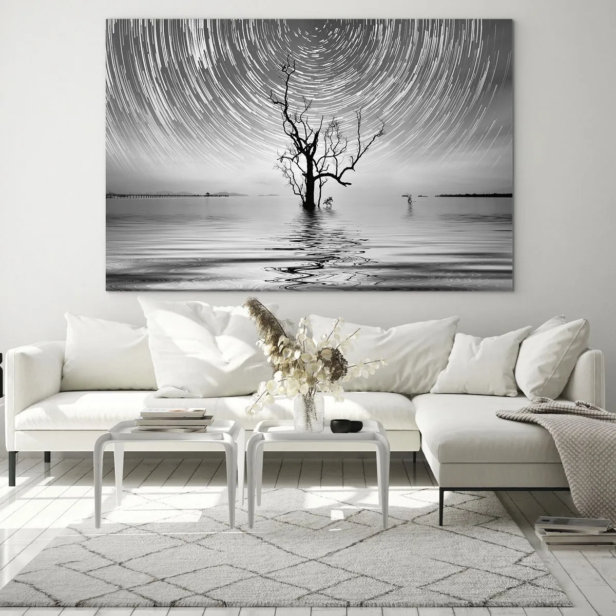 Cuadro sobre vidrio - Impresiones sobre Vidrio - Paisaje en blanco y negro con un árbol y rayas de estrellas. - 120x80cm - Una sinfonía de la naturaleza - Decoración de pared moderna para salón y dormitorio ARTTOR