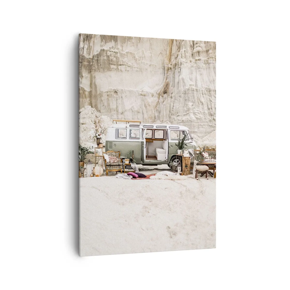 Cuadro sobre lienzo - Impresión de Imagen - Una caravana retro con diseño boho frente a un paisaje rocoso. - 70x100cm - Hora de empezar el viaje - Decoración de pared moderna para salón y dormitorio ARTTOR