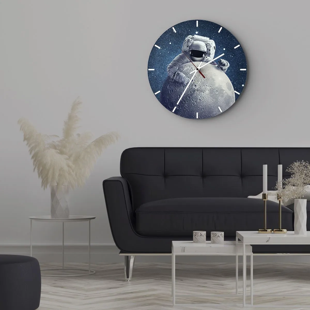 Reloj de pared - Reloj de vidrio - Astronauta sosteniendo la luna contra el fondo del espacio. - 30x30cm - Bromista espacial - Decoración de pared moderna para salón, cocina y dormitorio ARTTOR