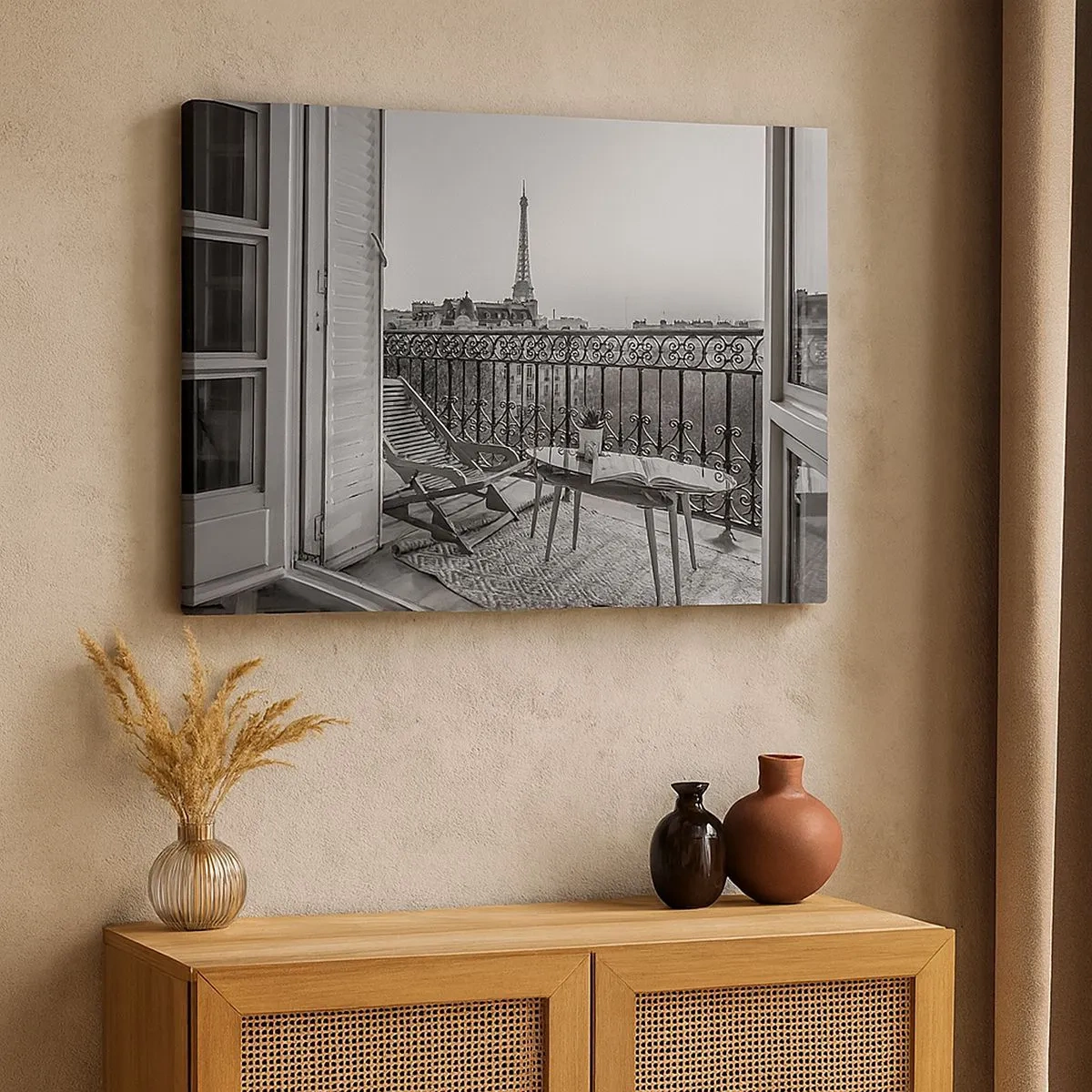 Cuadro sobre lienzo - Impresión de Imagen - Vista de la Torre Eiffel desde el balcón con tumbonas y una mesa. - 70x50cm - Una tarde parisina - Decoración de pared moderna para salón y dormitorio ARTTOR