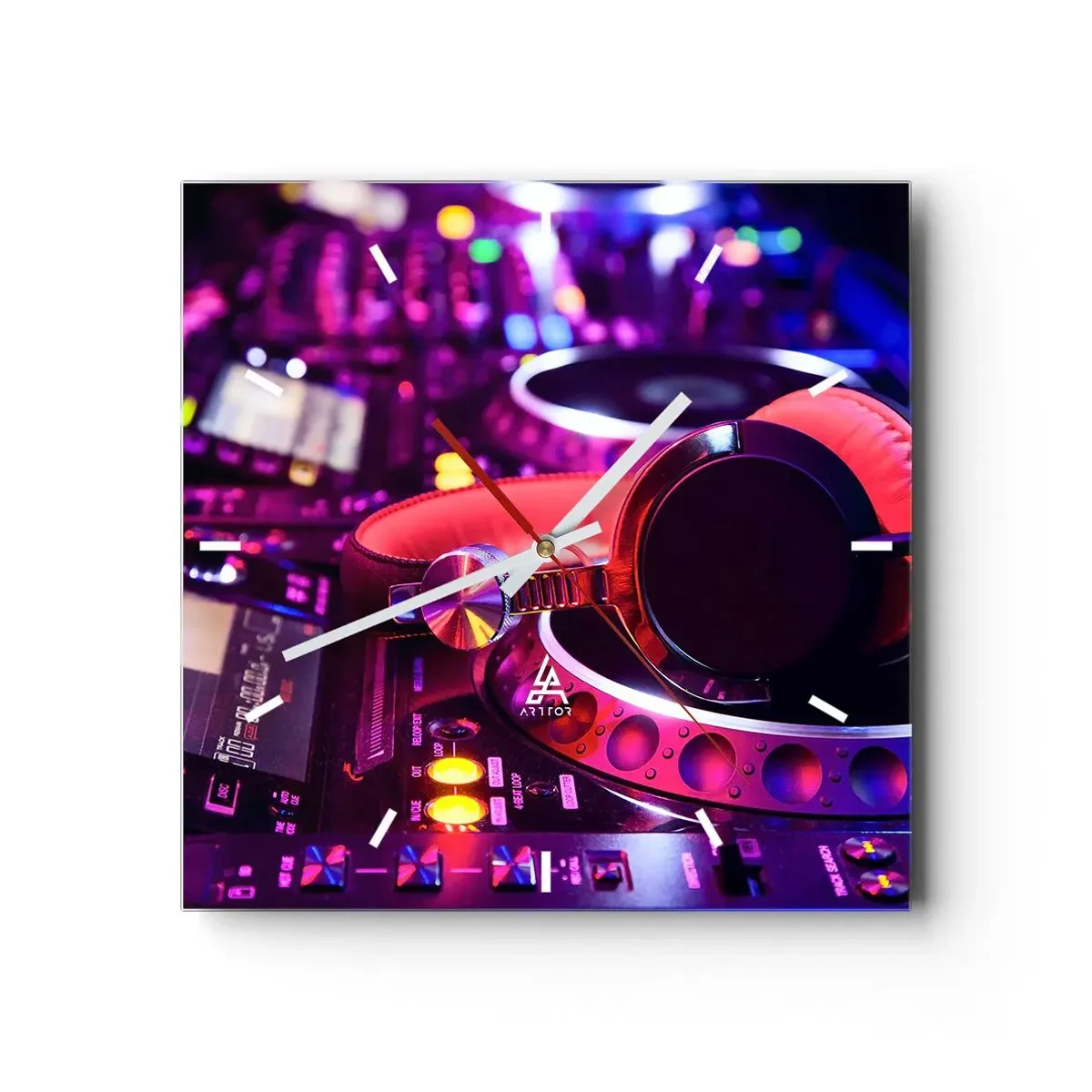 Reloj de pared - Reloj de vidrio - Auriculares de DJ en una consola con iluminación de neón. - 30x30cm - Antes de que comience la diversión - Decoración de pared moderna para salón y dormitorio ARTTOR