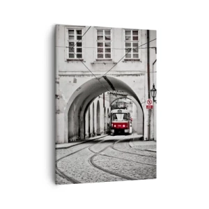 Cuadro sobre lienzo - Impresión de Imagen - Un tranvía en blanco y negro en una calle histórica de la ciudad. - 50x70cm - A través del laberinto urbano - Decoración de pared moderna para salón y dormitorio ARTTOR