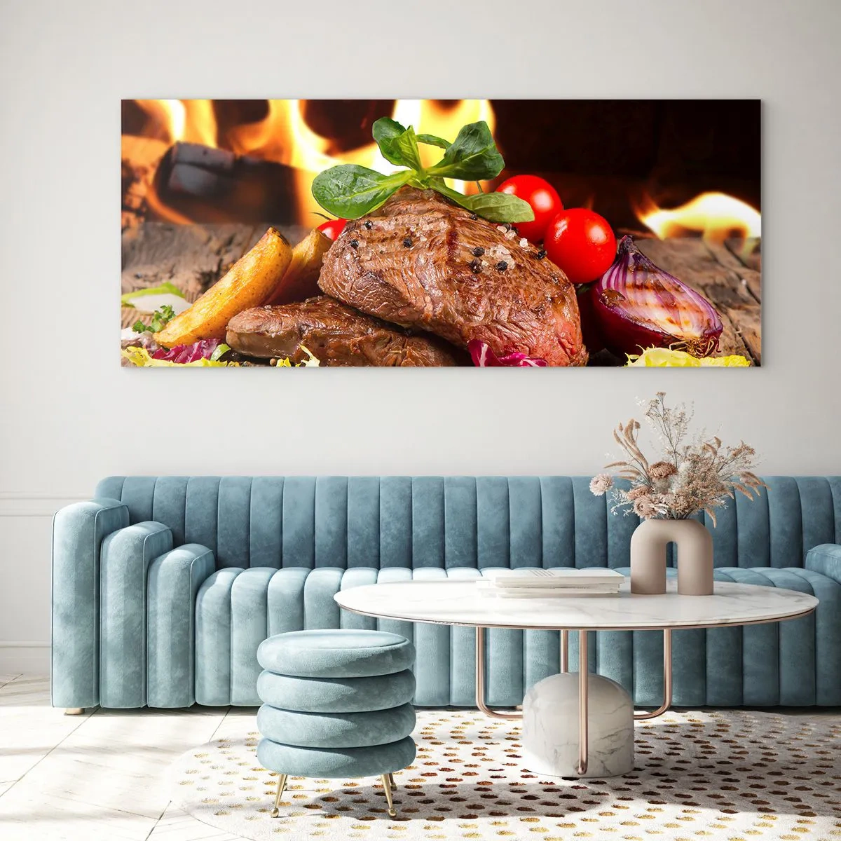 Cuadro sobre vidrio - Impresiones sobre Vidrio - Filete a la parrilla con acompañamientos con el telón de fondo de las llamas. - 120x50cm - Embrujo de fuego - Decoración de pared moderna para salón y dormitorio ARTTOR